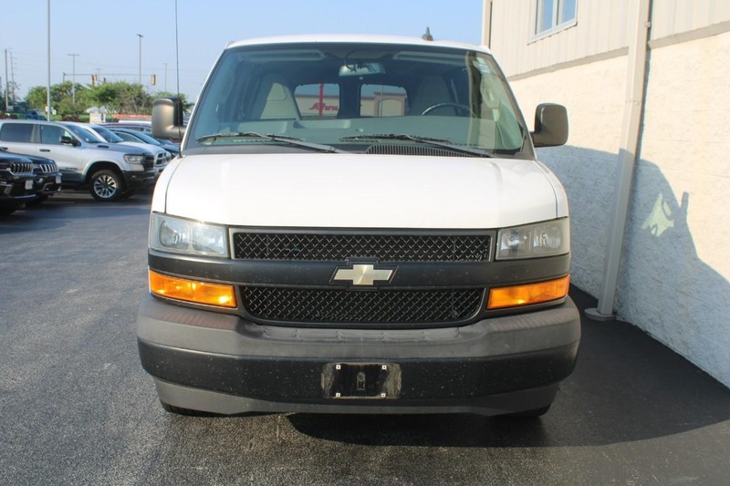 Chevrolet Express Passenger Vehicle Full-screen Gallery Image 08