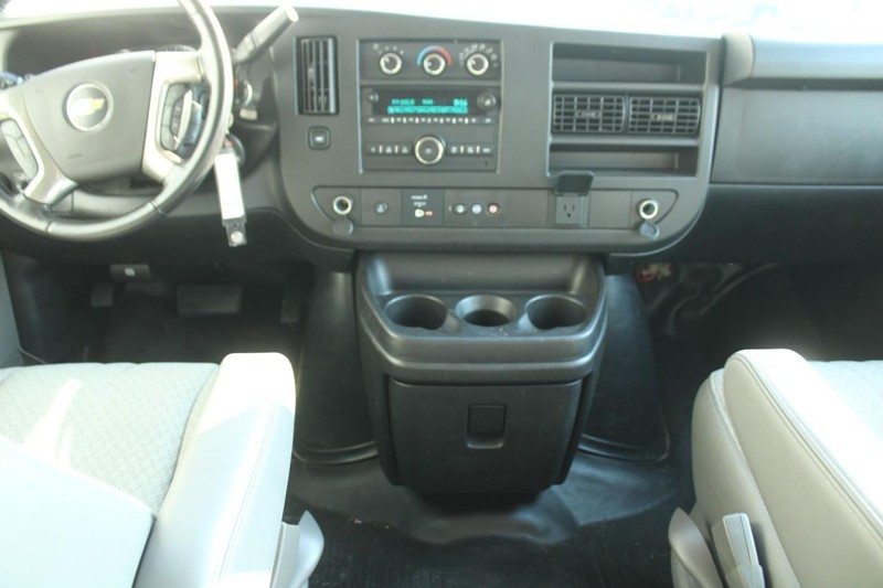 Chevrolet Express Passenger Vehicle Full-screen Gallery Image 10