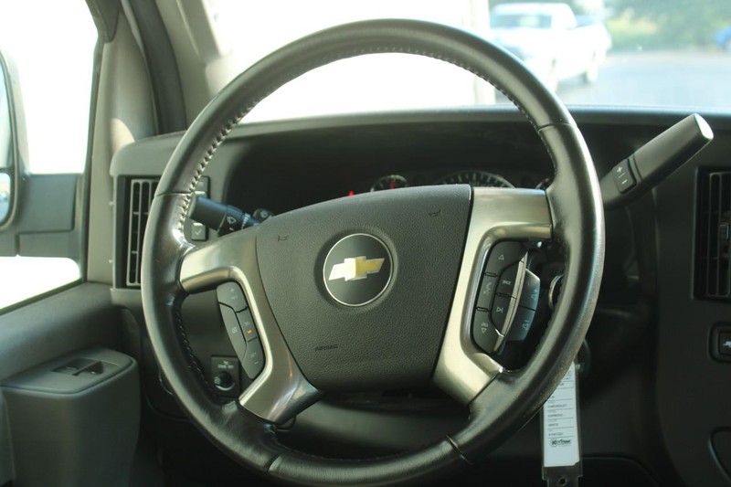 Chevrolet Express Passenger Vehicle Full-screen Gallery Image 11