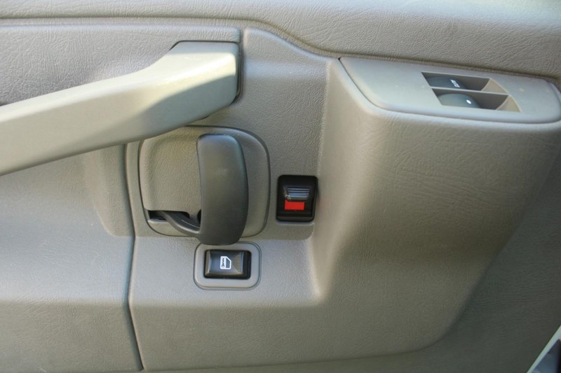 Chevrolet Express Passenger Vehicle Full-screen Gallery Image 14