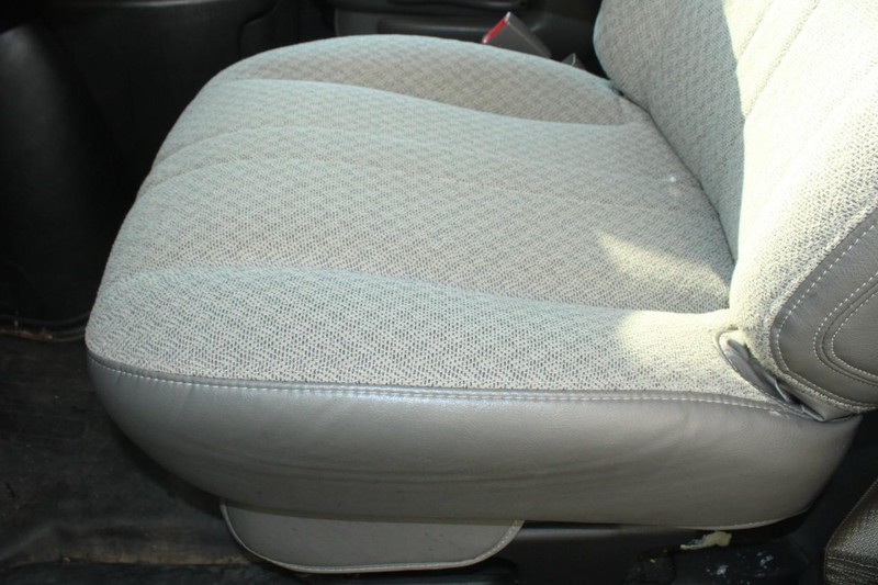 Chevrolet Express Passenger Vehicle Full-screen Gallery Image 15