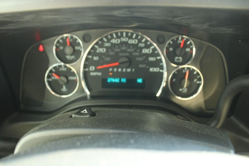 Chevrolet Express Passenger Vehicle Full-screen Gallery Image 17