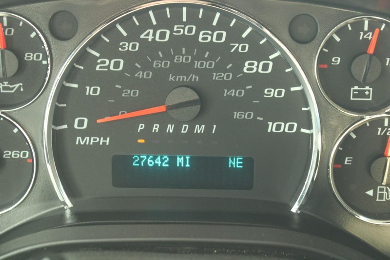 Chevrolet Express Passenger Vehicle Full-screen Gallery Image 18