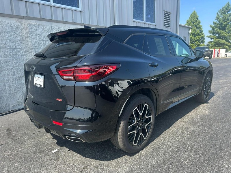 Chevrolet Blazer Vehicle Full-screen Gallery Image 03