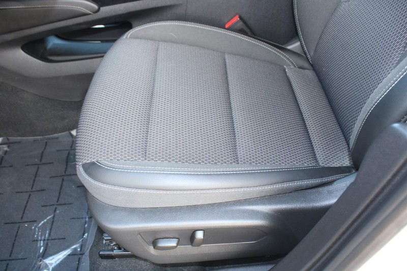 Buick Envision Vehicle Full-screen Gallery Image 15