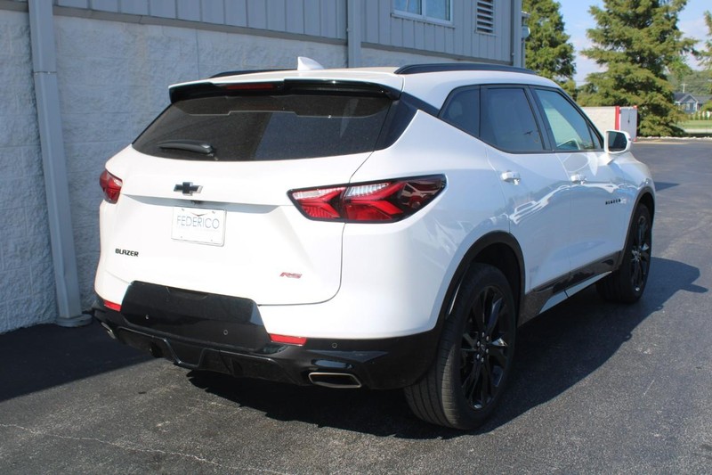 Chevrolet Blazer Vehicle Full-screen Gallery Image 03