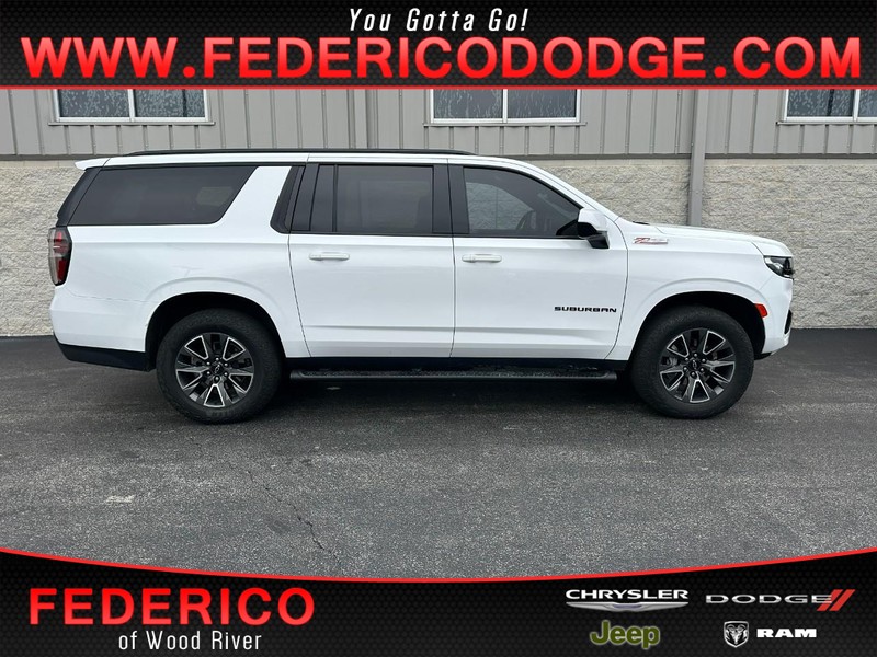 Chevrolet Suburban Vehicle Full-screen Gallery Image 01