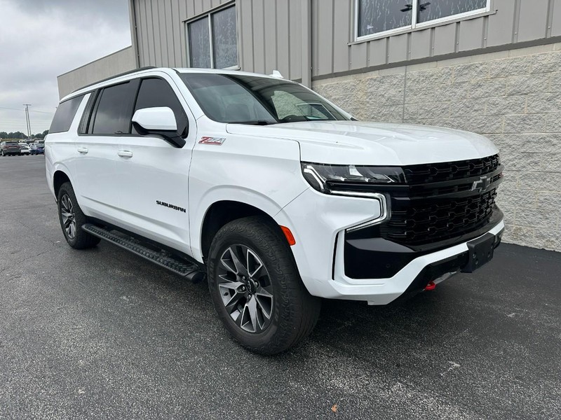 Chevrolet Suburban Vehicle Full-screen Gallery Image 02