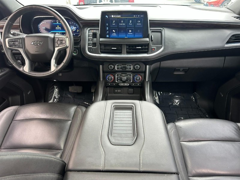 Chevrolet Suburban Vehicle Full-screen Gallery Image 14