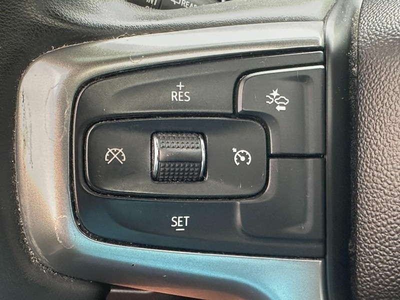 Chevrolet Suburban Vehicle Full-screen Gallery Image 21