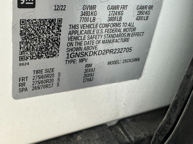 Chevrolet Suburban Vehicle Full-screen Gallery Image 26