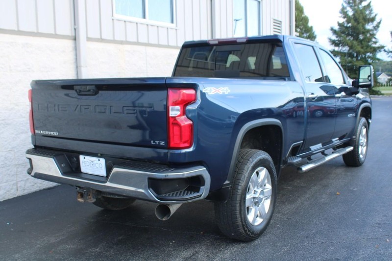 Chevrolet Silverado 2500HD Vehicle Full-screen Gallery Image 03