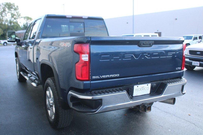 Chevrolet Silverado 2500HD Vehicle Full-screen Gallery Image 05