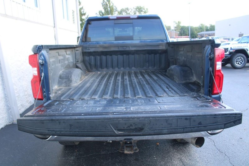 Chevrolet Silverado 2500HD Vehicle Full-screen Gallery Image 06