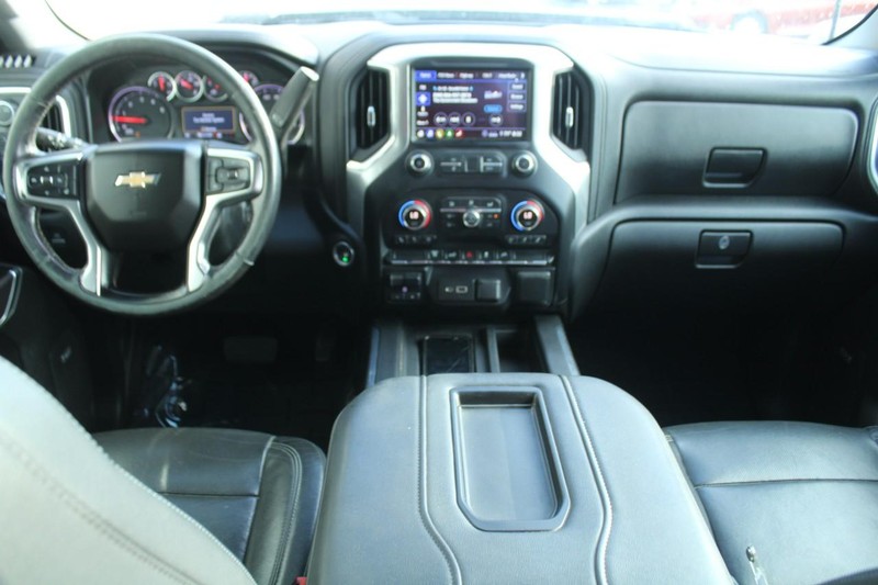 Chevrolet Silverado 2500HD Vehicle Full-screen Gallery Image 10