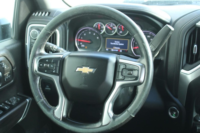 Chevrolet Silverado 2500HD Vehicle Full-screen Gallery Image 11