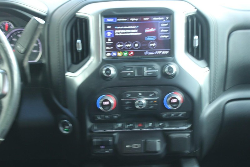 Chevrolet Silverado 2500HD Vehicle Full-screen Gallery Image 12