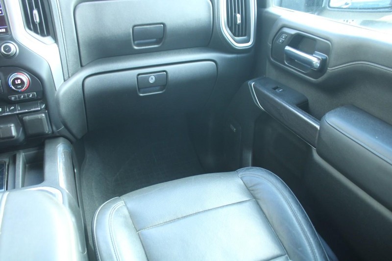 Chevrolet Silverado 2500HD Vehicle Full-screen Gallery Image 13