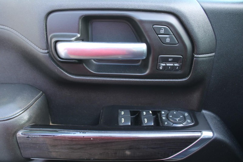 Chevrolet Silverado 2500HD Vehicle Full-screen Gallery Image 14