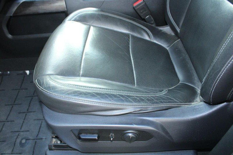 Chevrolet Silverado 2500HD Vehicle Full-screen Gallery Image 15