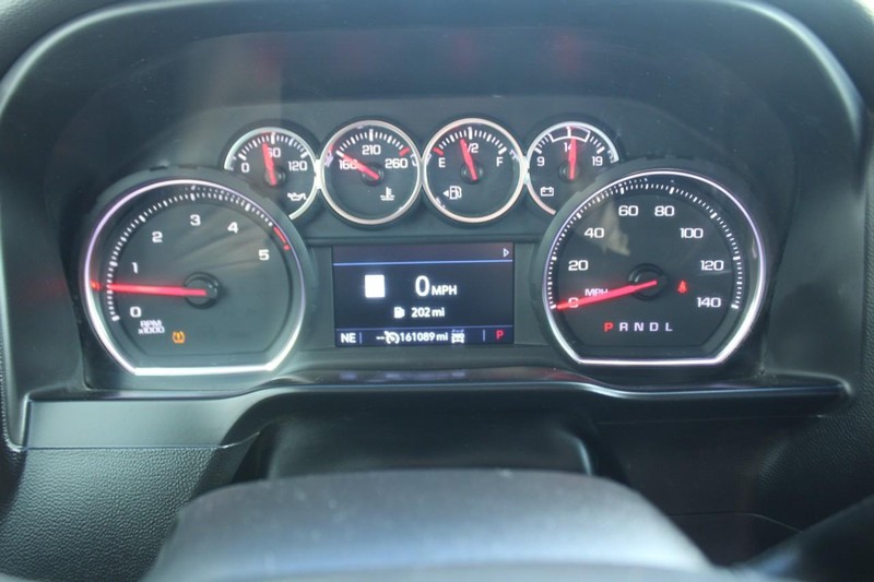 Chevrolet Silverado 2500HD Vehicle Full-screen Gallery Image 17