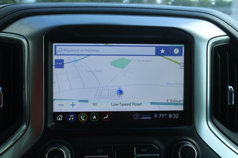 Chevrolet Silverado 2500HD Vehicle Full-screen Gallery Image 19