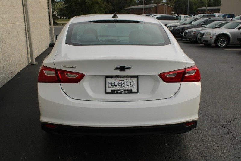 Chevrolet Malibu Vehicle Full-screen Gallery Image 04