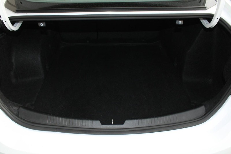 Chevrolet Malibu Vehicle Full-screen Gallery Image 06