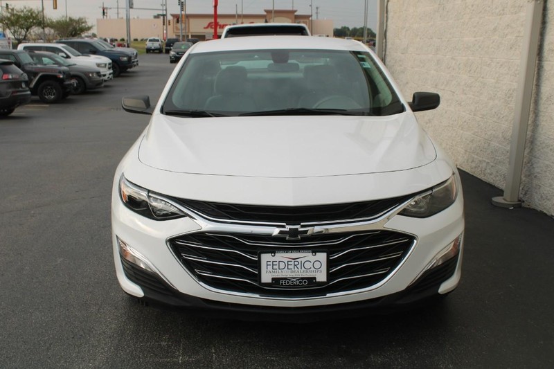 Chevrolet Malibu Vehicle Full-screen Gallery Image 08