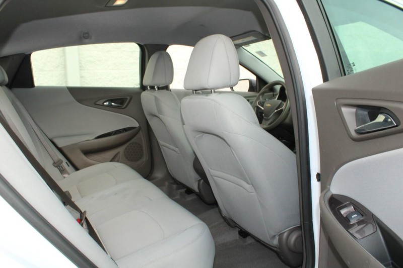 Chevrolet Malibu Vehicle Full-screen Gallery Image 09