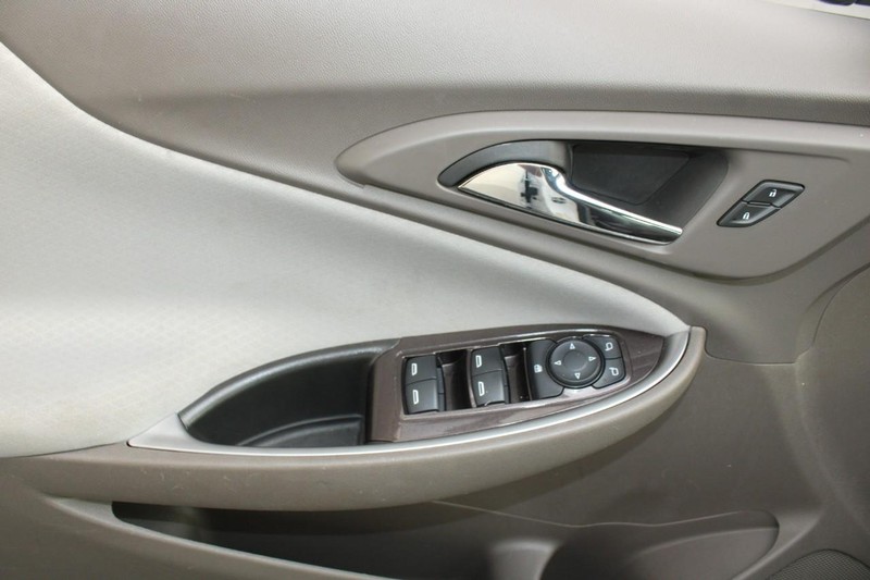 Chevrolet Malibu Vehicle Full-screen Gallery Image 14