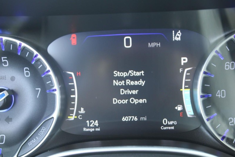 Chrysler Pacifica Vehicle Full-screen Gallery Image 19