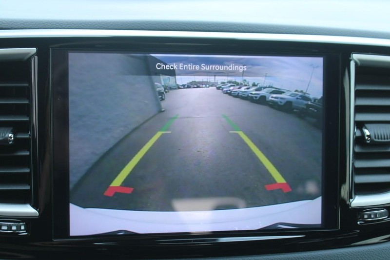 Chrysler Pacifica Vehicle Full-screen Gallery Image 19