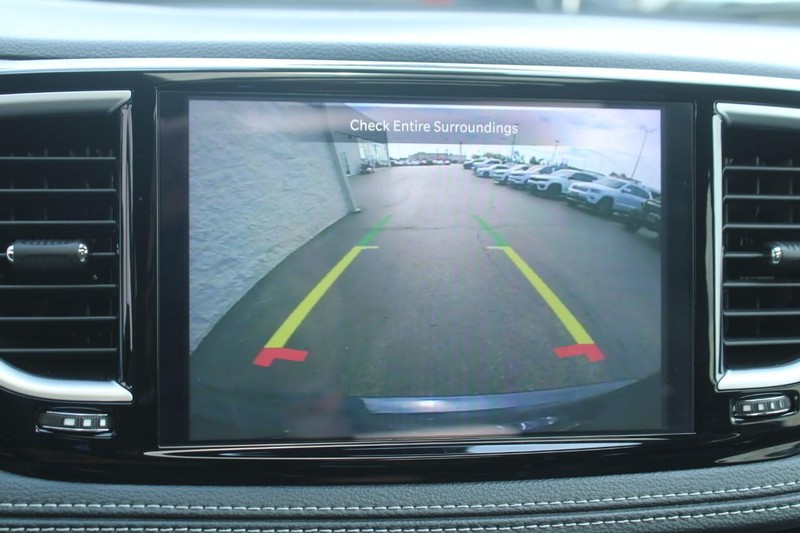 Chrysler Pacifica Vehicle Full-screen Gallery Image 20