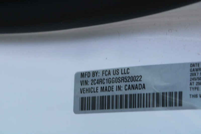 Chrysler Pacifica Vehicle Full-screen Gallery Image 16