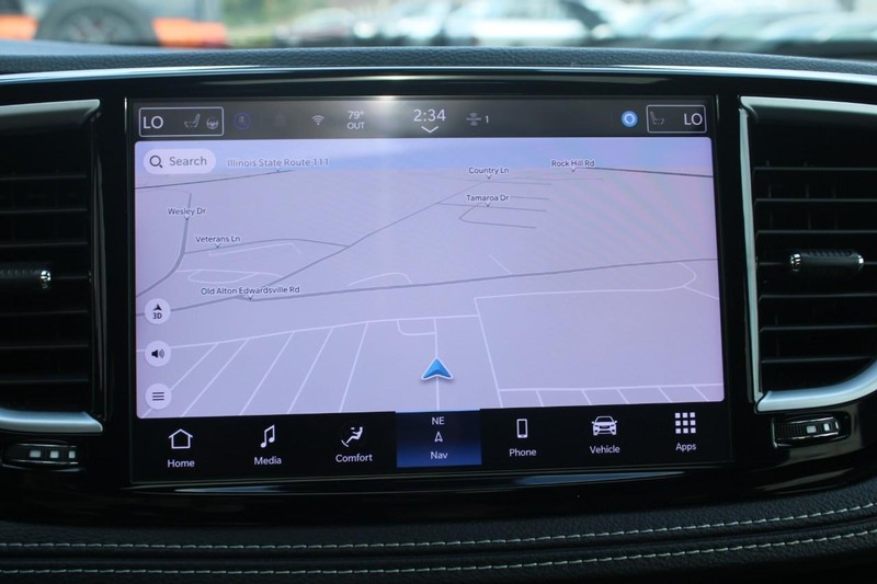 Chrysler Pacifica Vehicle Full-screen Gallery Image 19