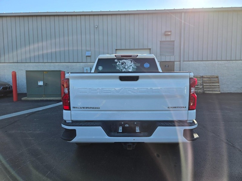 Chevrolet Silverado 1500 Vehicle Full-screen Gallery Image 04