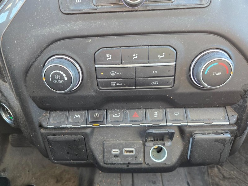 Chevrolet Silverado 1500 Vehicle Full-screen Gallery Image 08