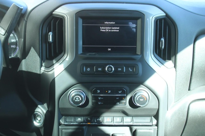 Chevrolet Silverado 1500 Vehicle Full-screen Gallery Image 12