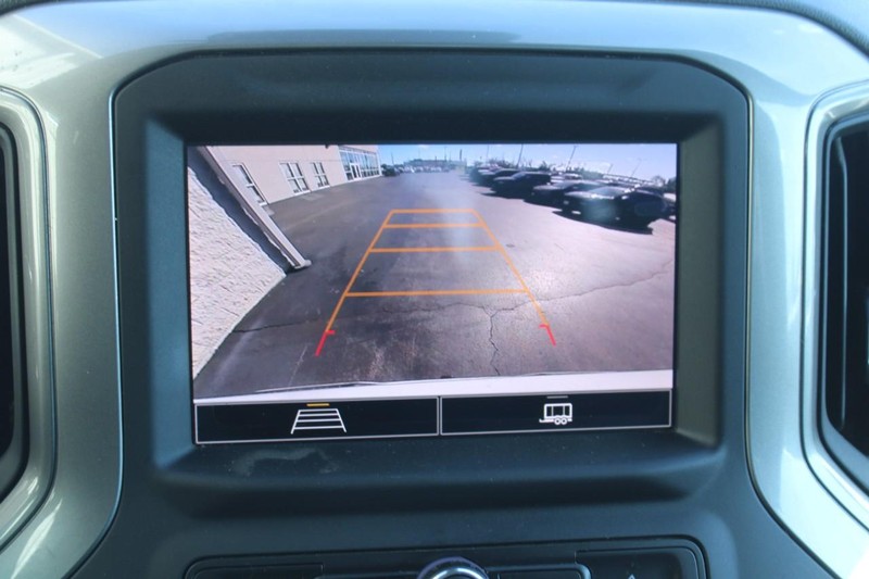 Chevrolet Silverado 1500 Vehicle Full-screen Gallery Image 19