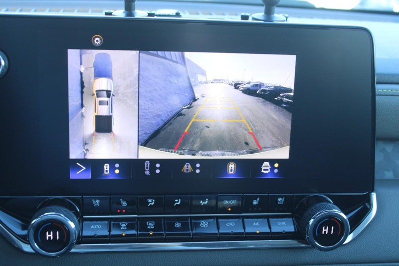 Chevrolet Colorado Vehicle Full-screen Gallery Image 19