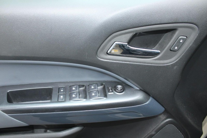 Chevrolet Colorado Vehicle Full-screen Gallery Image 14