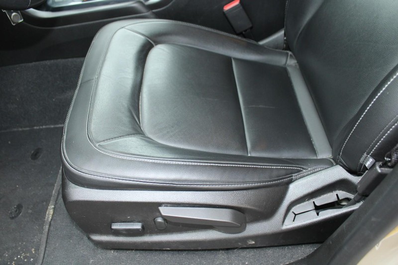 Chevrolet Colorado Vehicle Full-screen Gallery Image 15