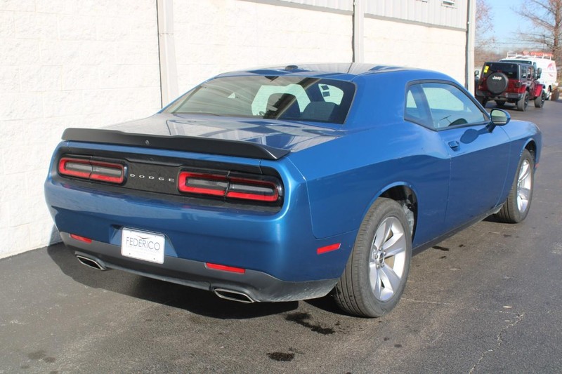 Dodge Challenger Vehicle Full-screen Gallery Image 03
