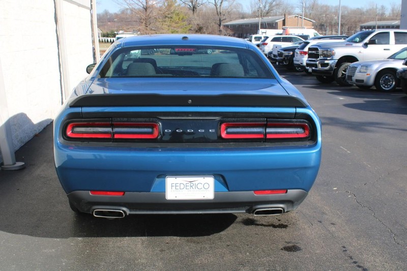 Dodge Challenger Vehicle Full-screen Gallery Image 04