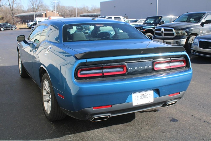 Dodge Challenger Vehicle Full-screen Gallery Image 05