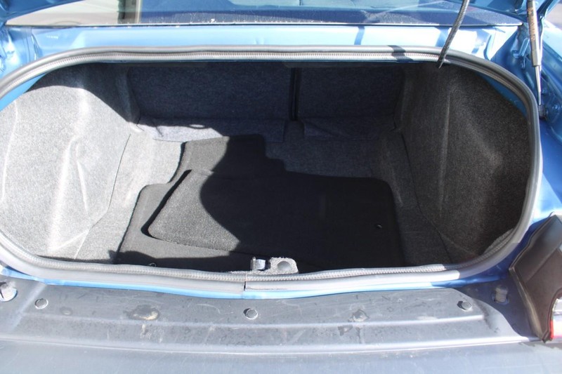 Dodge Challenger Vehicle Full-screen Gallery Image 06