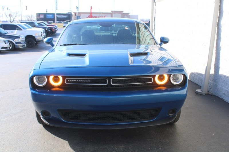 Dodge Challenger Vehicle Full-screen Gallery Image 08