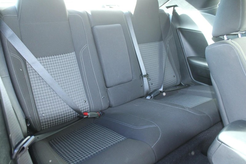 Dodge Challenger Vehicle Full-screen Gallery Image 10