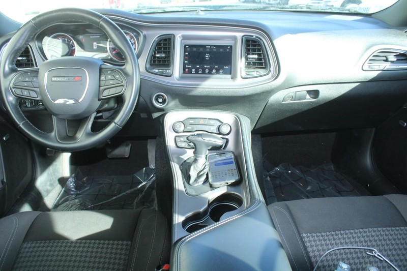 Dodge Challenger Vehicle Full-screen Gallery Image 11